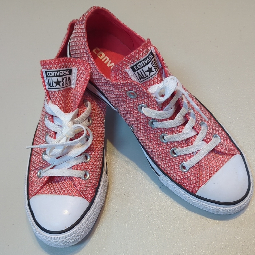 Converse, All Star, Reddish Orange Low Sneakers. Size 9